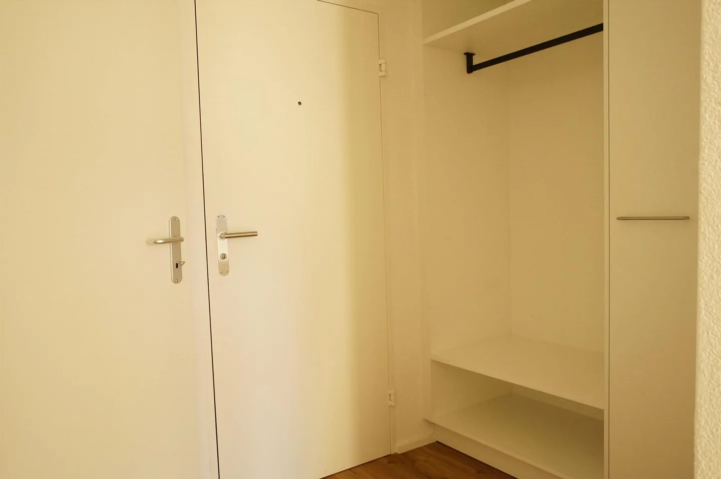 Moderno appartamento con 1 camera al confine della città di Zug - Foto 5 di 7