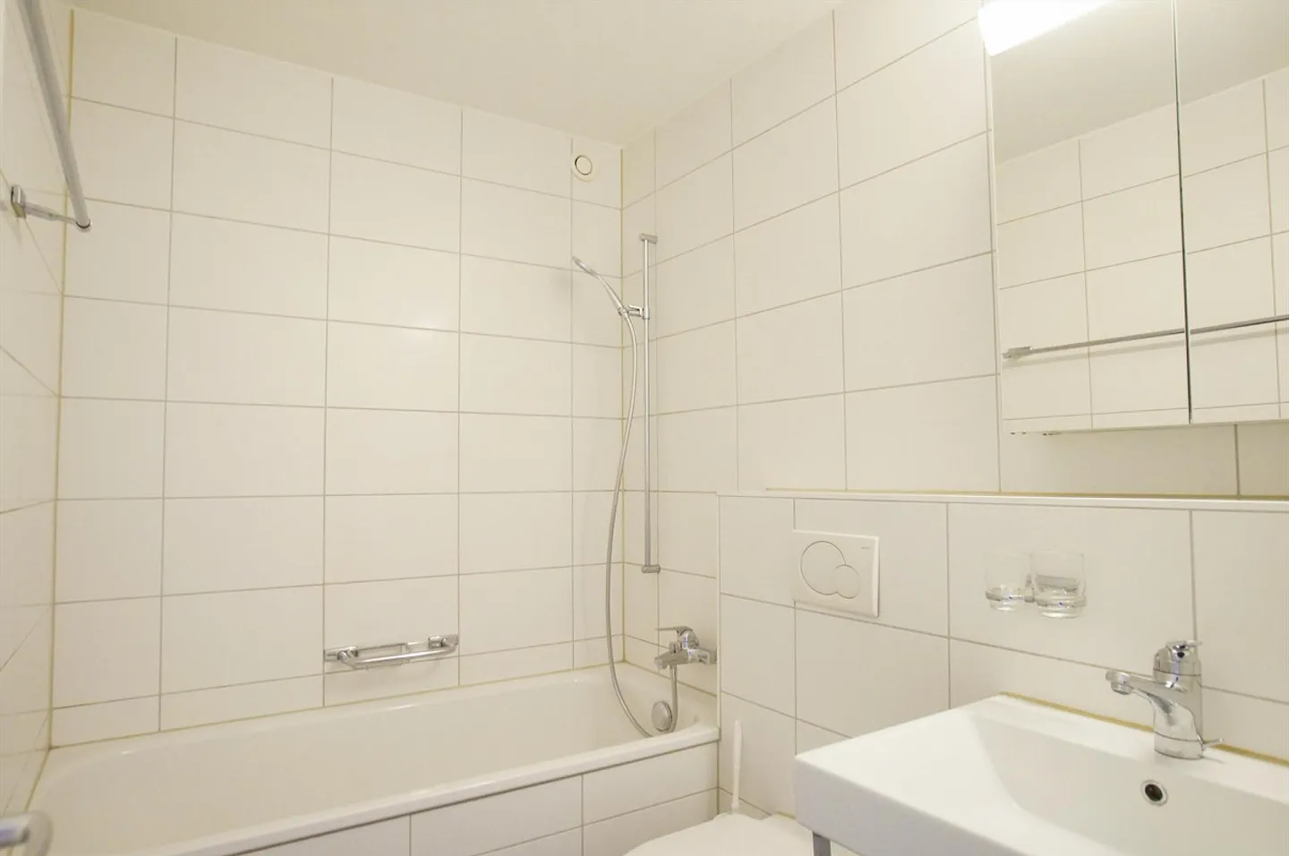 Moderno appartamento con 1 camera al confine della città di Zug - Foto 6 di 7