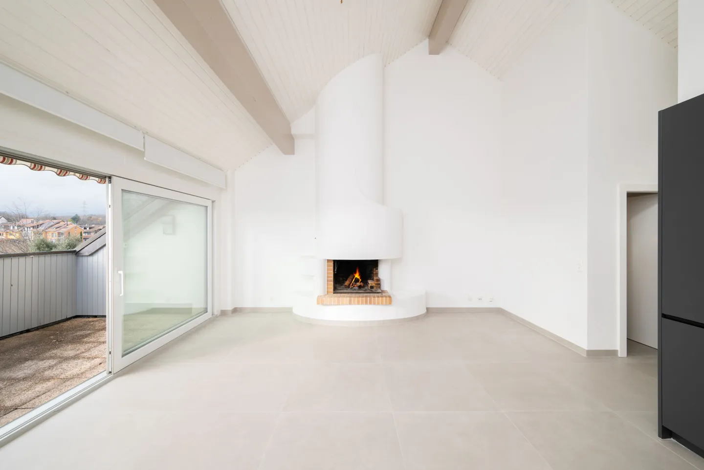 Superb renovated duplex of 4.5 rooms in a calm and green setting - Photo 2 of 13