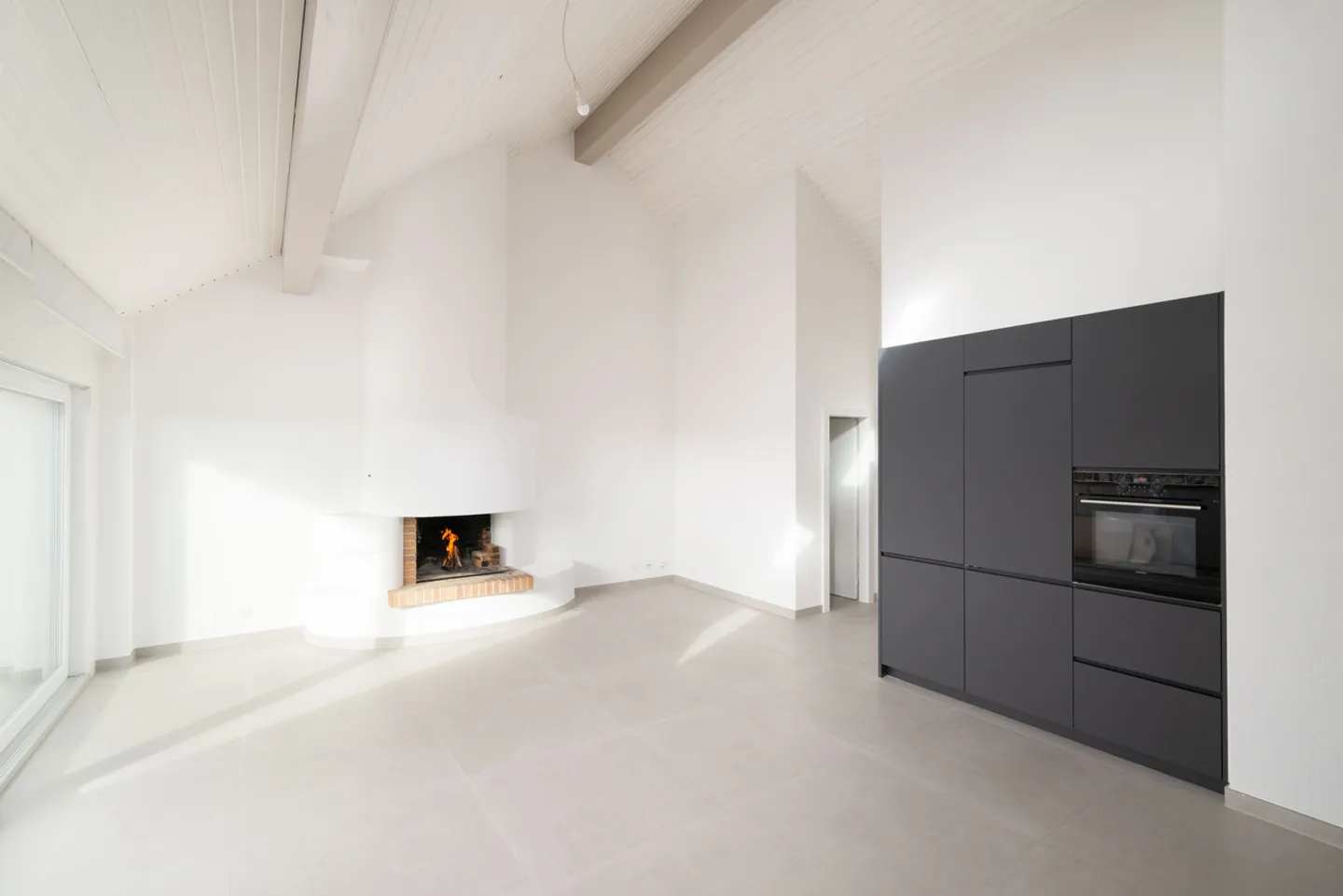 Superb renovated duplex of 4.5 rooms in a calm and green setting - Photo 4 of 13