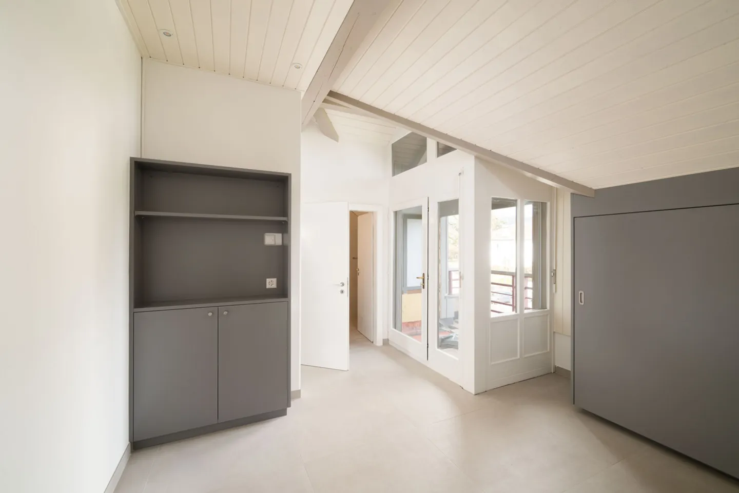 Superb renovated duplex of 4.5 rooms in a calm and green setting - Photo 6 of 13