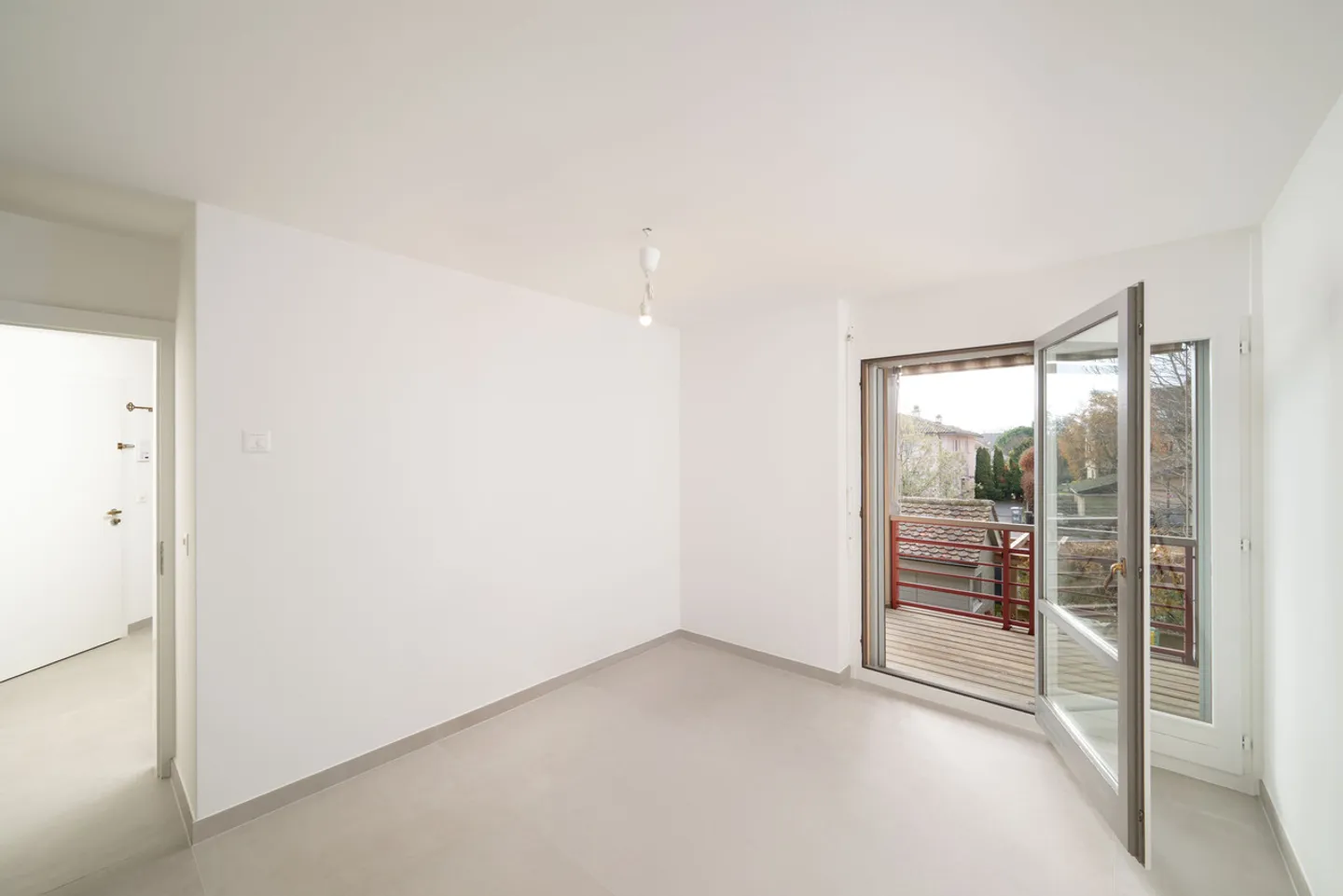 Superb renovated duplex of 4.5 rooms in a calm and green setting - Photo 9 of 13