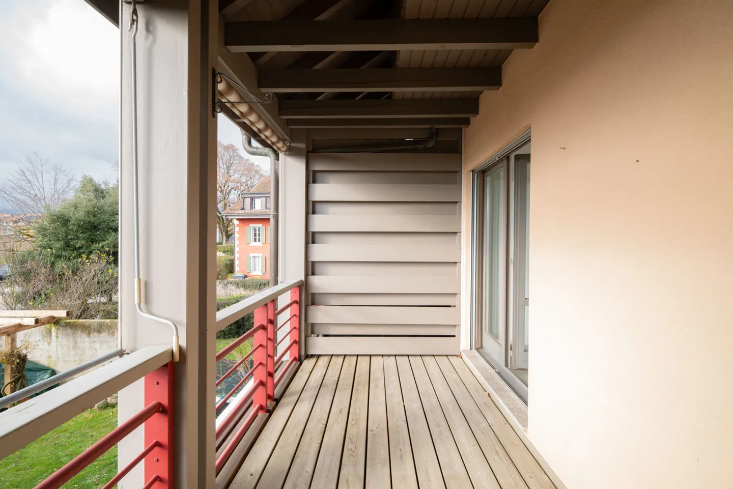 Superb renovated duplex of 4.5 rooms in a calm and green setting - Photo 10 of 13