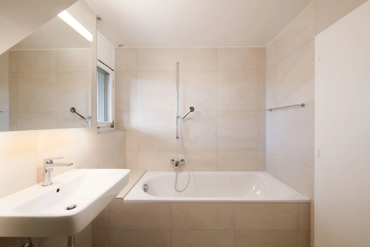 Superb renovated duplex of 4.5 rooms in a calm and green setting - Photo 11 of 13