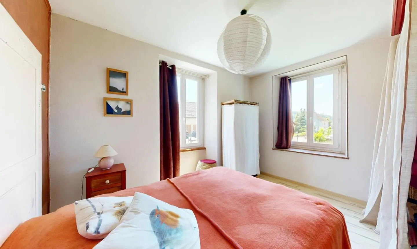 Maison familiale avec jardin spacieux - Photo 5 sur 13