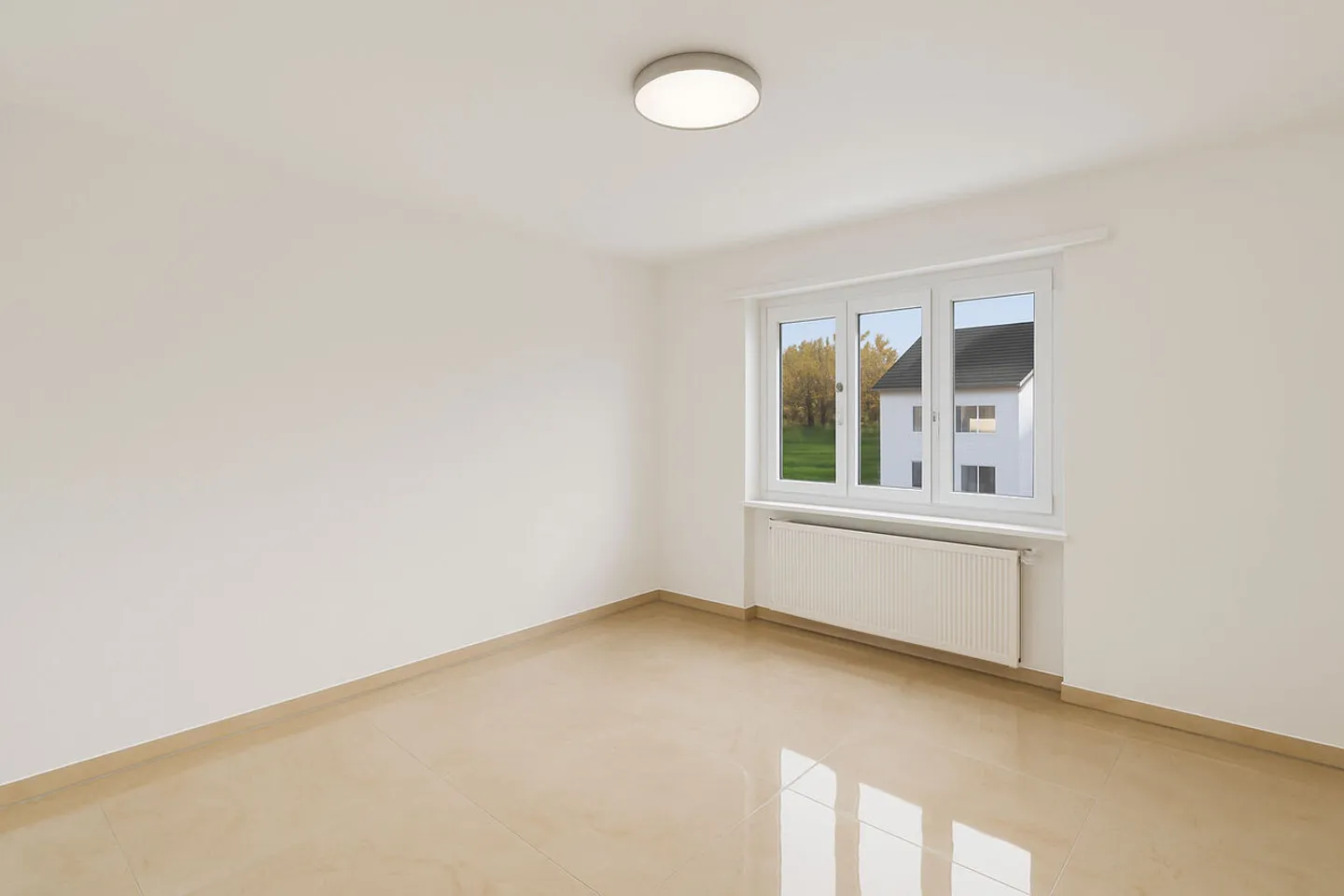 «Magnifico appartamento di 3 stanze completamente ristrutturato con balcone.» - Foto 4 di 6