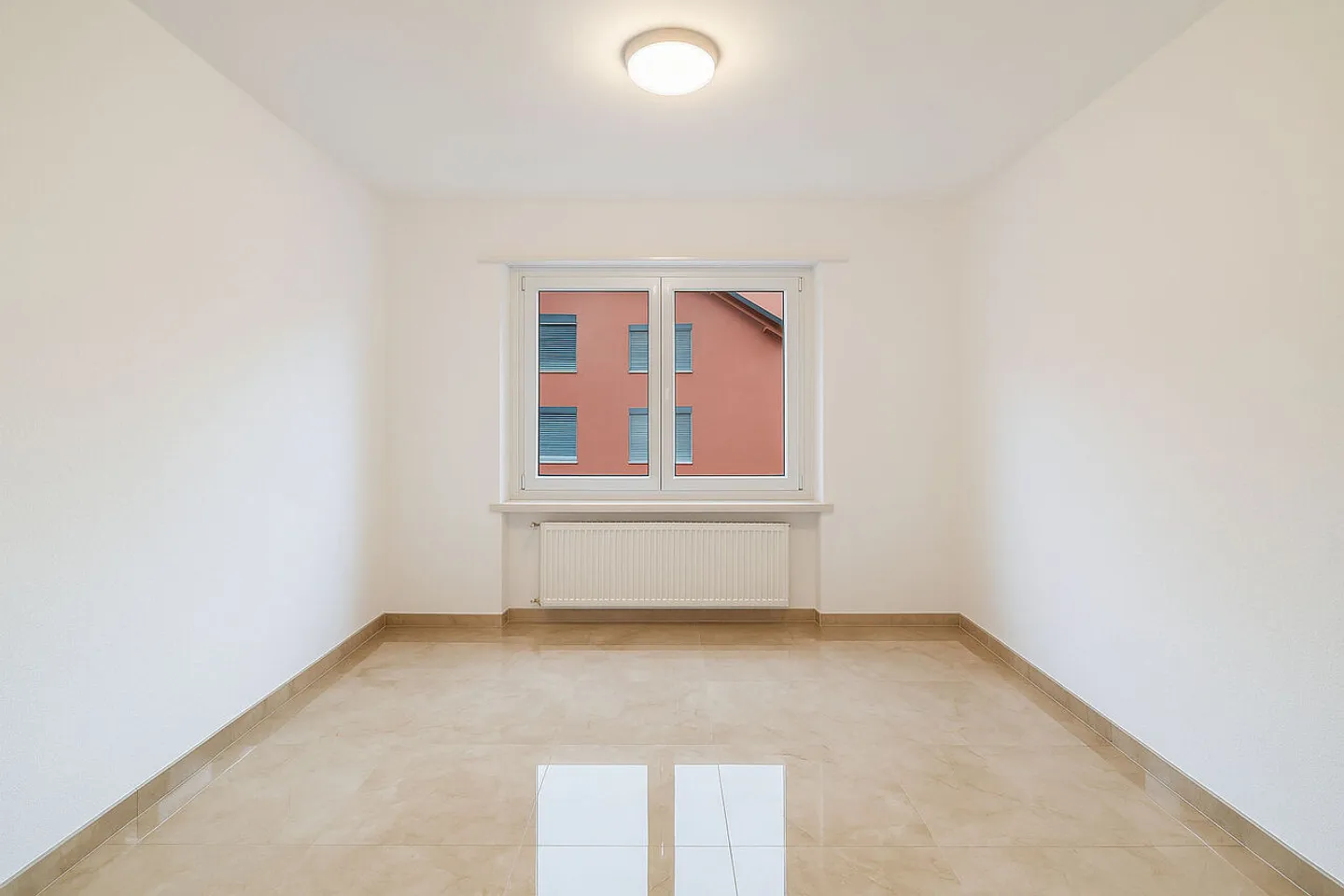 «Magnifico appartamento di 3 stanze completamente ristrutturato con balcone.» - Foto 5 di 6