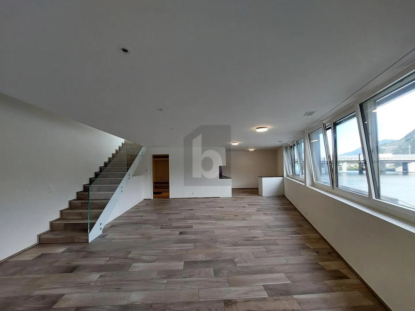 PRESTIGE-BÜRO AM SEE MIT EXKLUSIVER DACHTERRASSE! - Foto 3 von 6