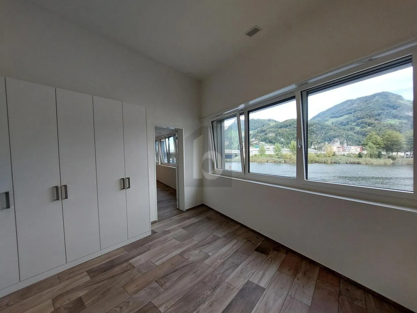 PRESTIGE-BÜRO AM SEE MIT EXKLUSIVER DACHTERRASSE! - Foto 4 von 6