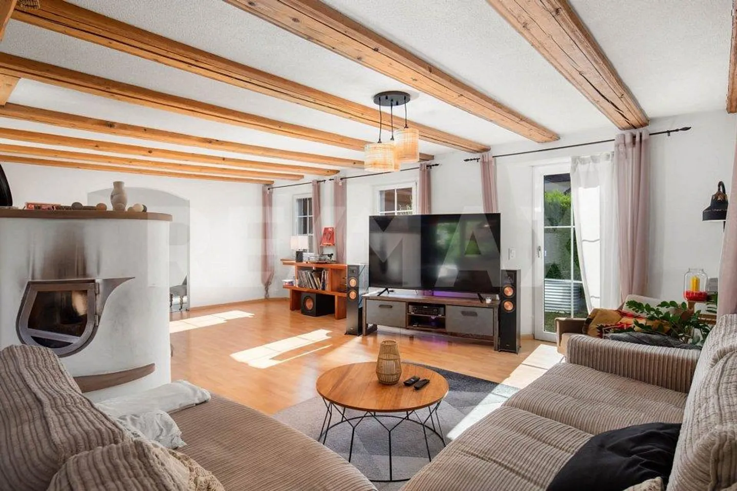 Characterful farmhouse with large barn and ecology in Gräni... - Photo 6 of 13