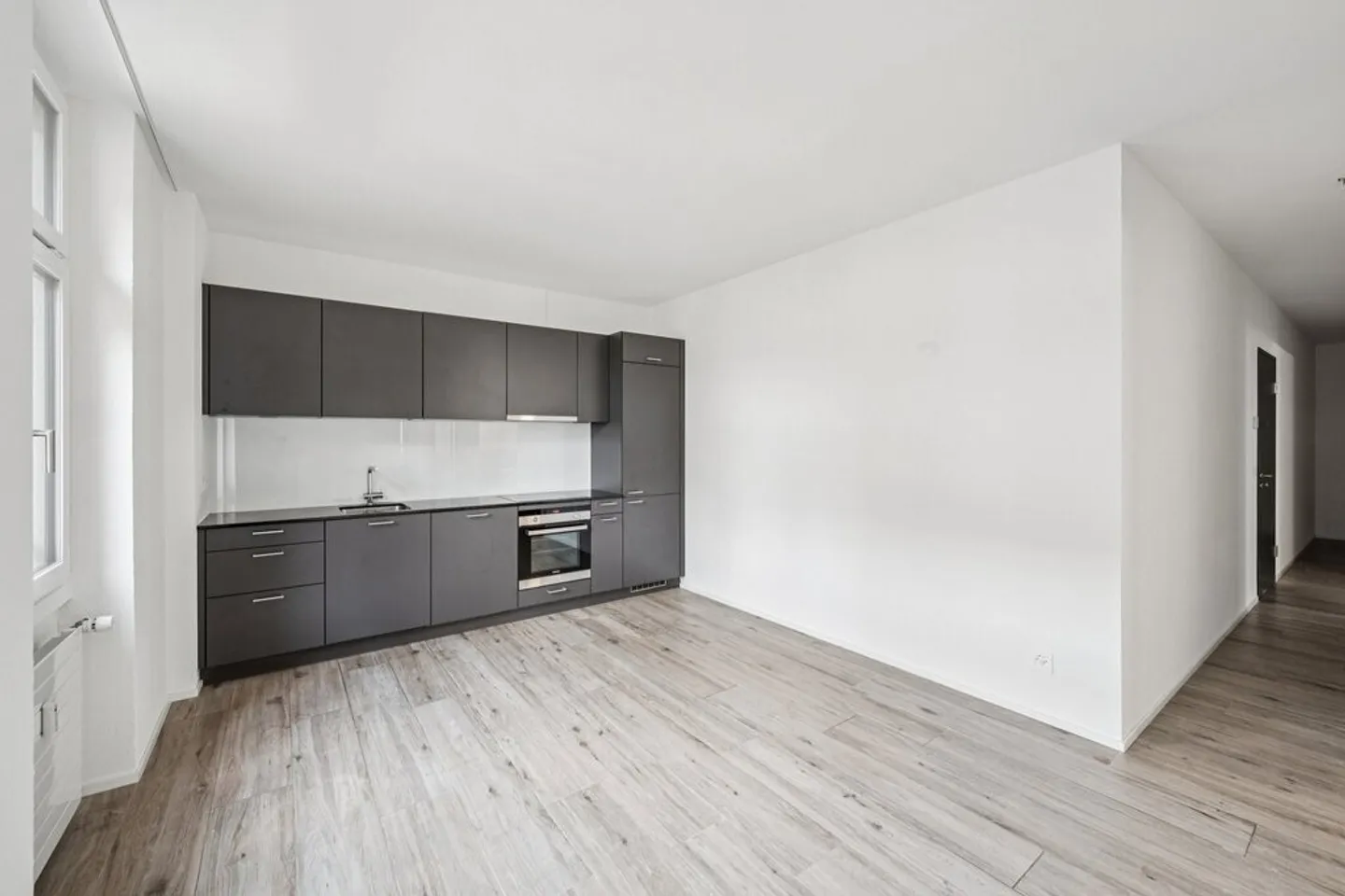 Appartement 3 pièces élégant au 4ème étage dans un emplacement central à Bâle - Photo 3 sur 7