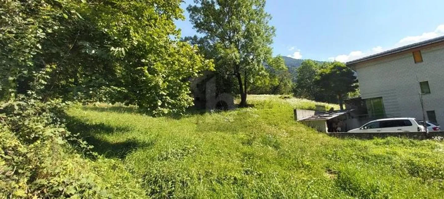 Terreno edificabile soleggiato a Faido - Foto 1 di 3