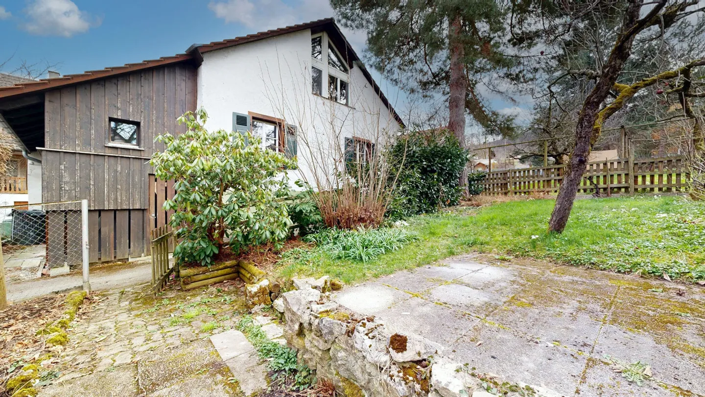 Maison jumelée rénovée de 3,5 pièces avec beaucoup de charme - Photo 11 sur 15