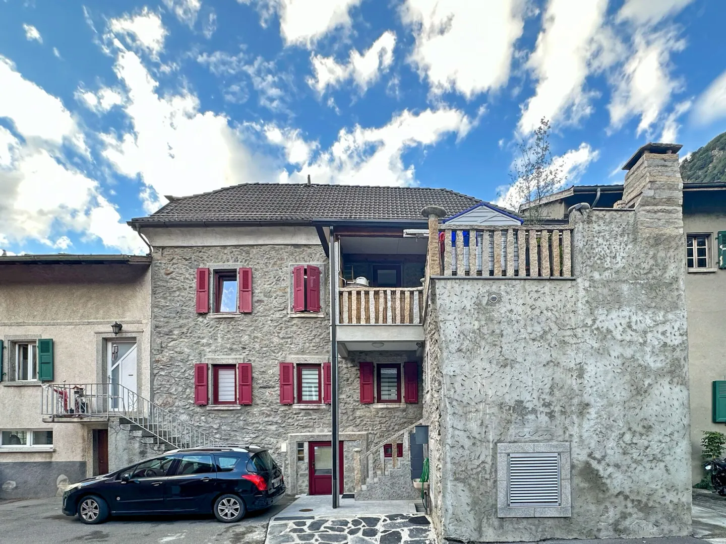 Building with 4 apartments - Photo 1 of 24