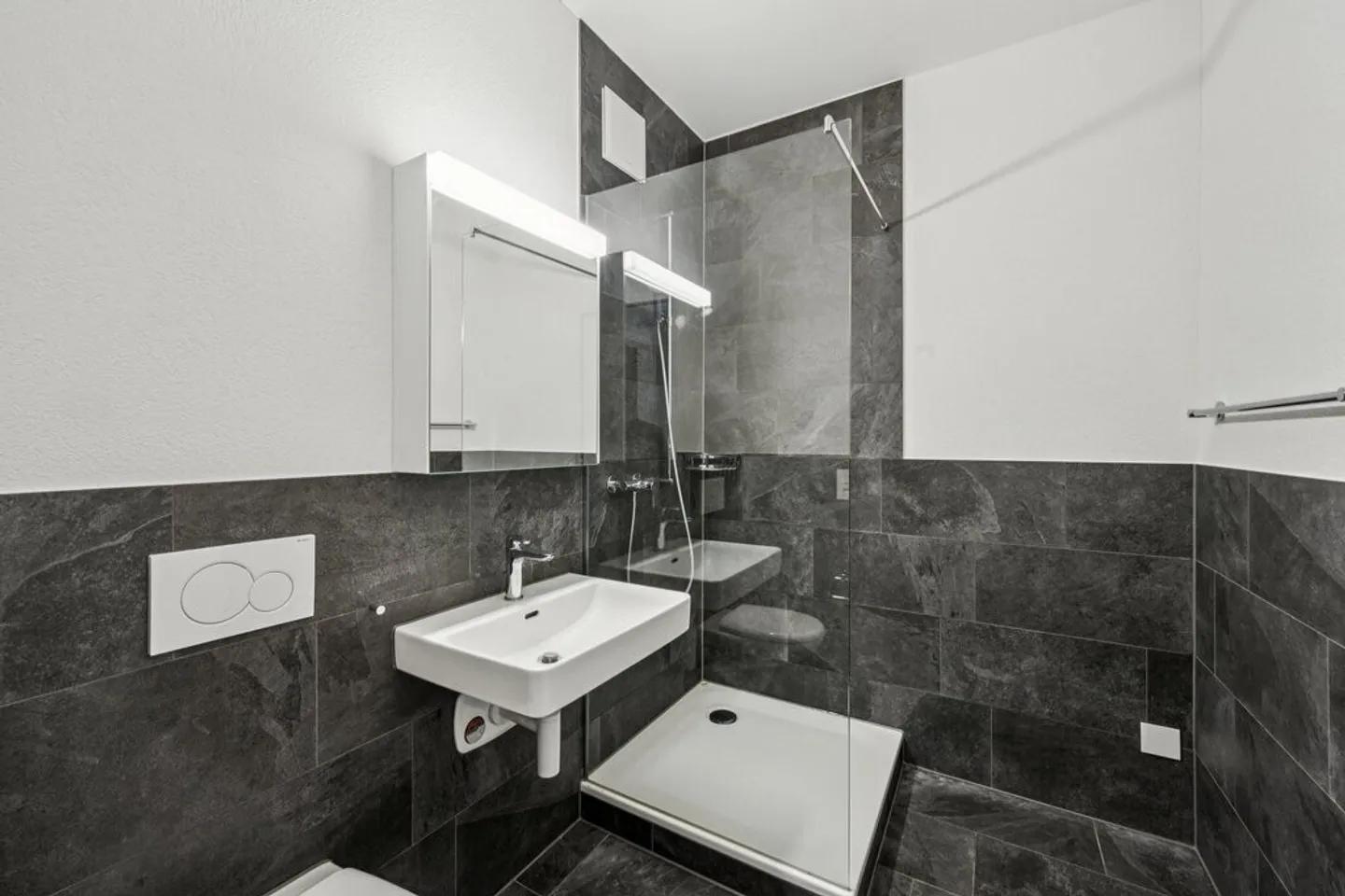 Appartement 3 pièces élégant au 4ème étage dans un emplacement central à Bâle - Photo 7 sur 7