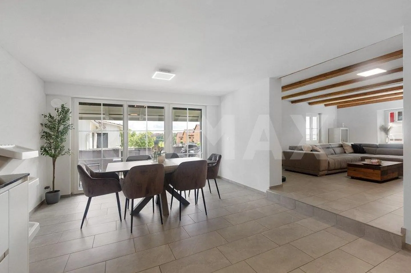 Spacious 4.5-room condominium in a central residential location - Photo 6 of 13