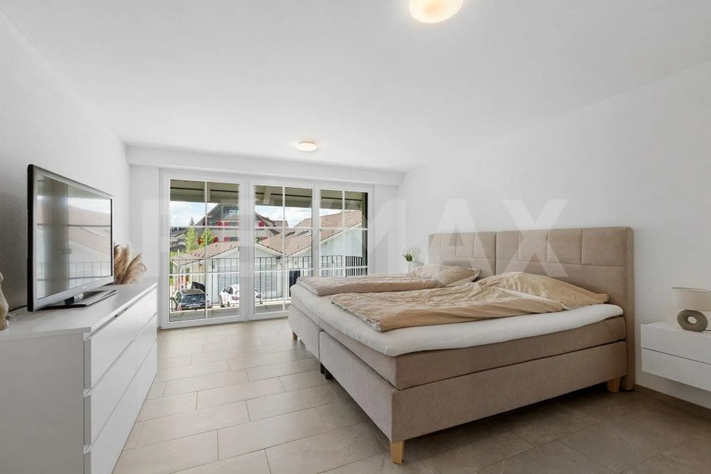 Spacious 4.5-room condominium in a central residential location - Photo 9 of 13