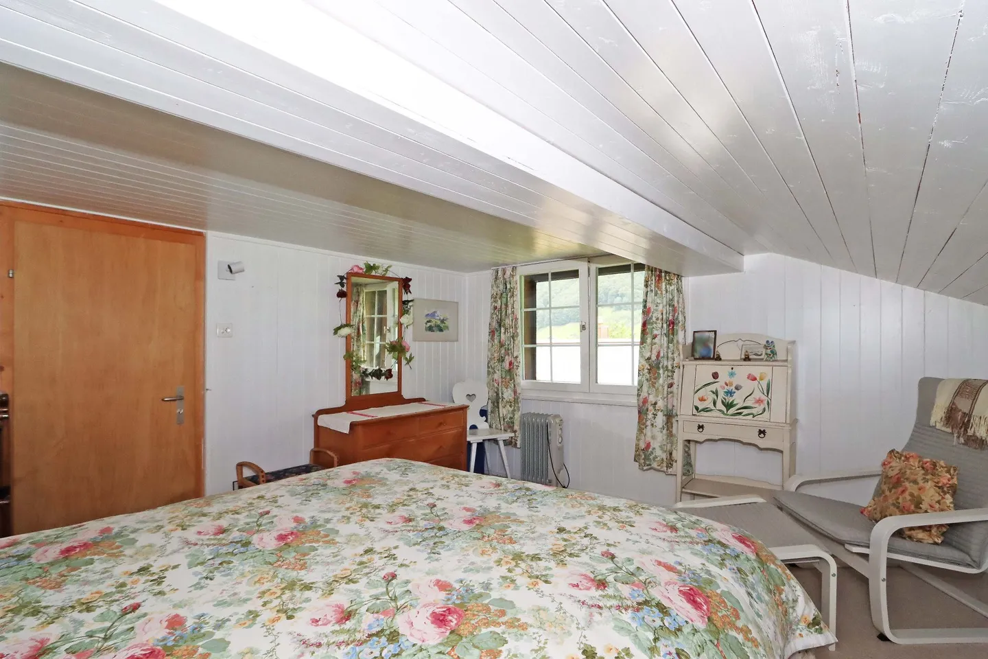 Mezza casa residenziale o per vacanze con giardino in una posizione tranquilla e soleggiata a Matt - Foto 12 di 18