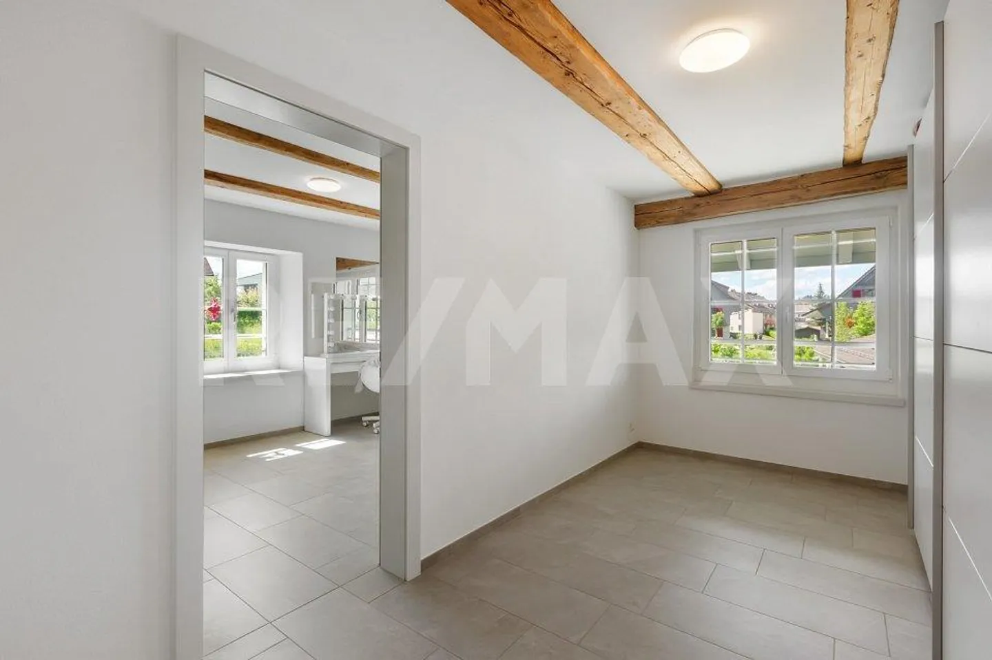 Spacious 4.5-room condominium in a central residential location - Photo 10 of 13
