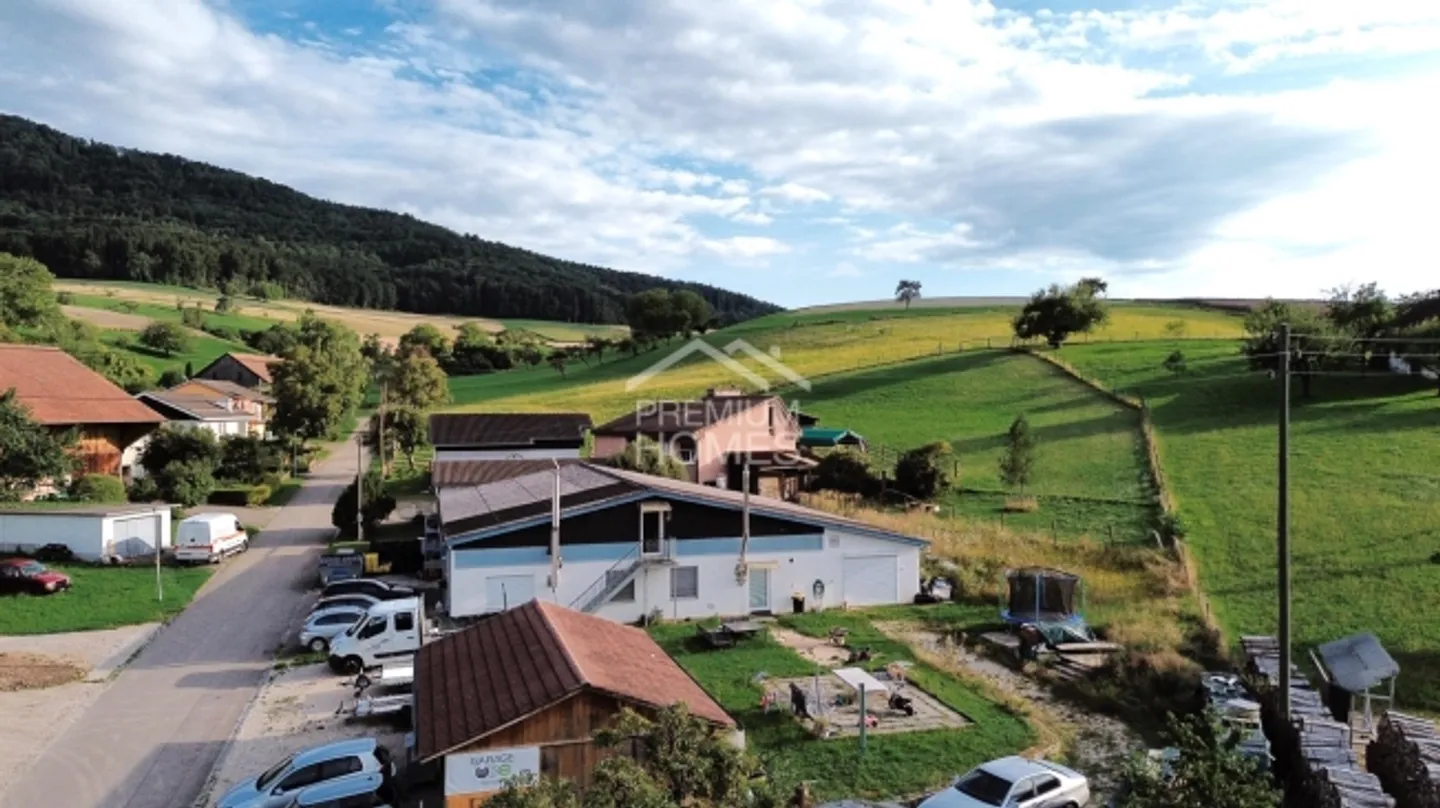 Pensa in grande - Casa unifamiliare con laboratorio, molto terreno e potenziale - Foto 1 di 5