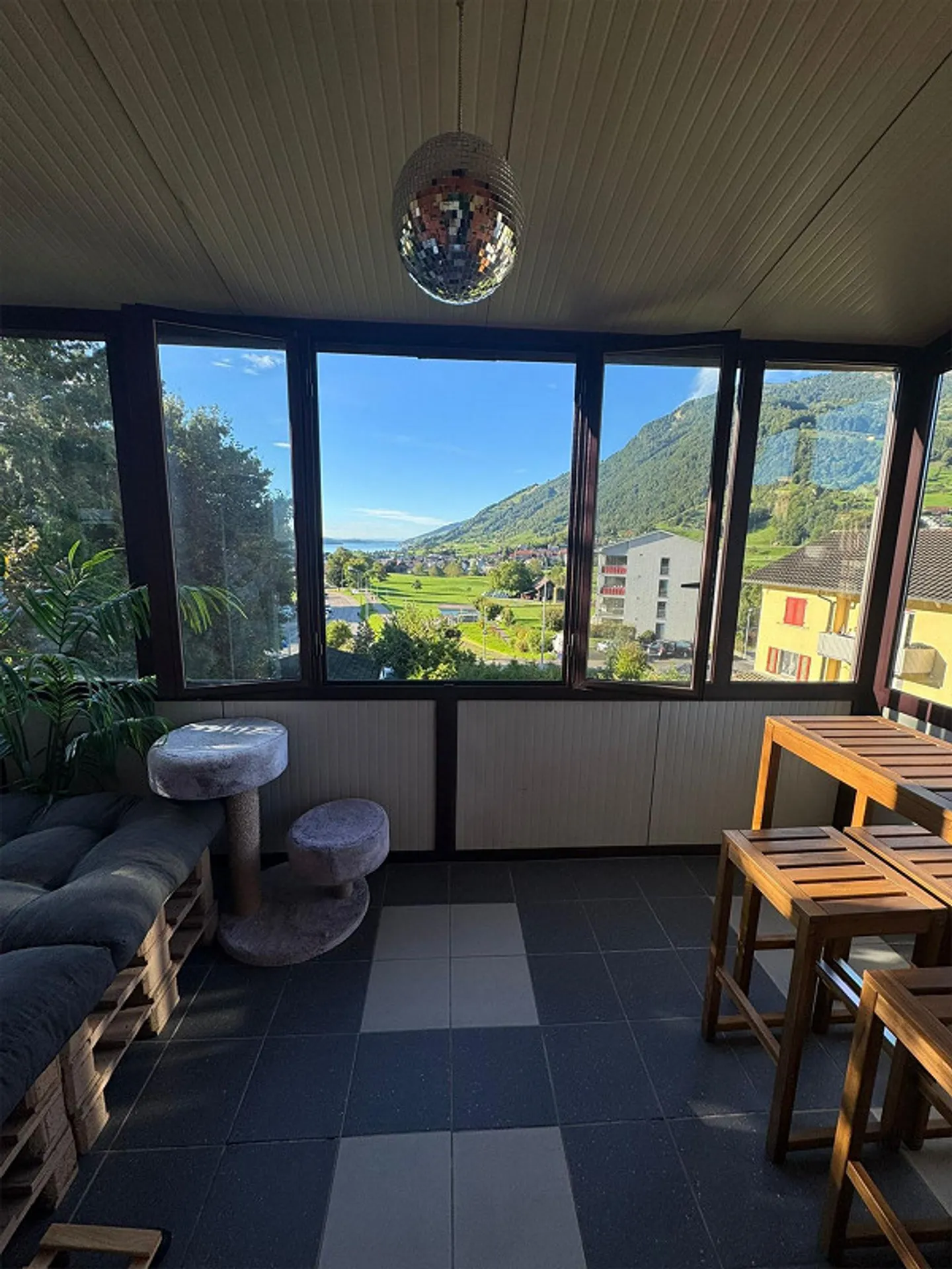 Appartement meublé de 4 pièces à Goldau avec vue imprenable sur le lac - Photo 8 sur 8