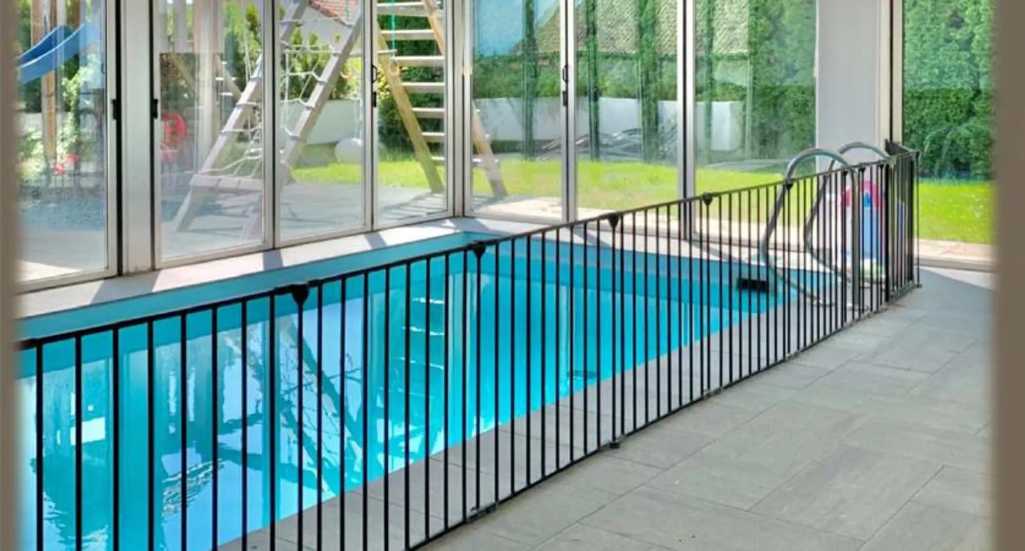 6.5 Room Single Family House (approx. 320 m²) with Pool, Garden & Lots of Privacy - Photo 2 of 2