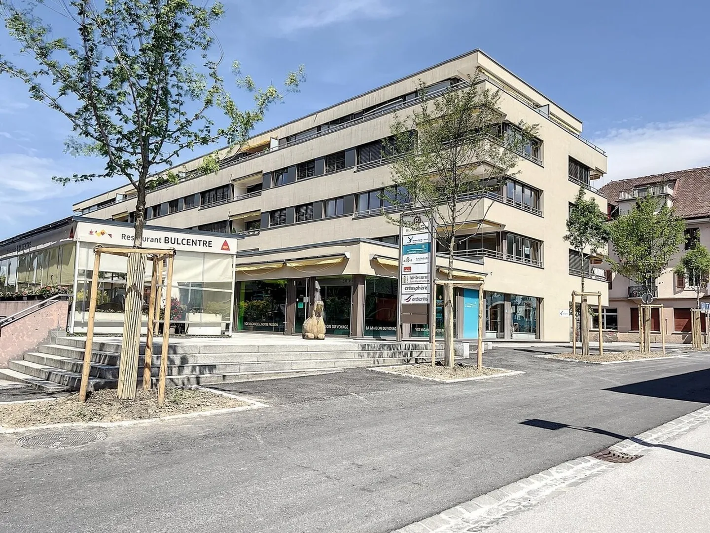 Bright 4.5 Room Apartment - Photo 2 of 2