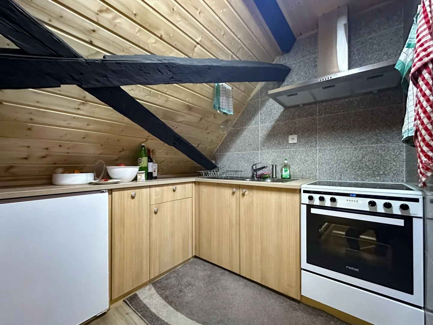 Building with 4 apartments - Photo 17 of 24