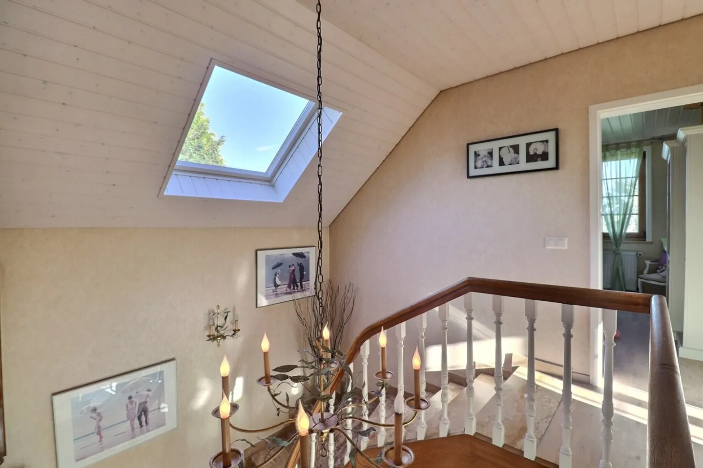 Stunning Villa with Pool - Photo 10 of 13