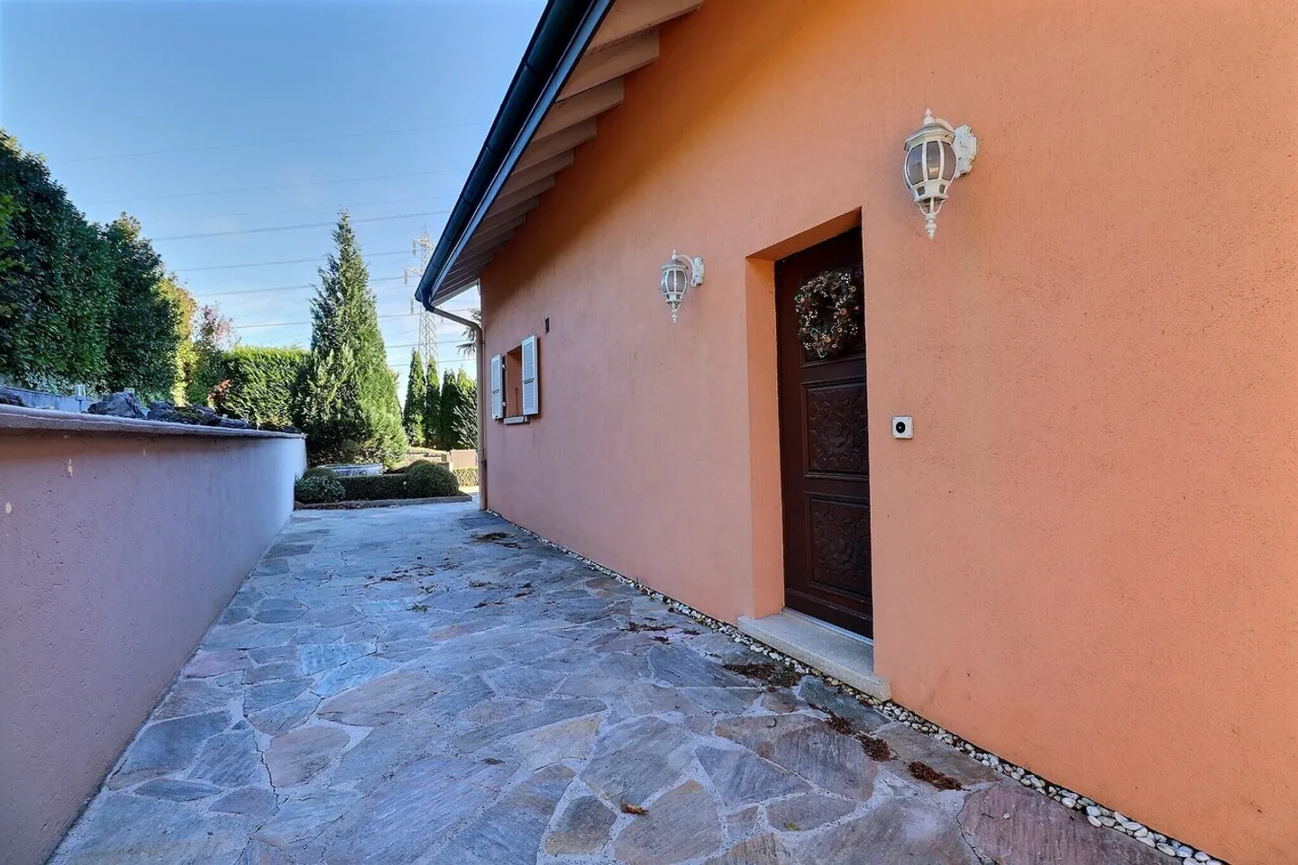 Stunning Villa with Pool - Photo 11 of 13