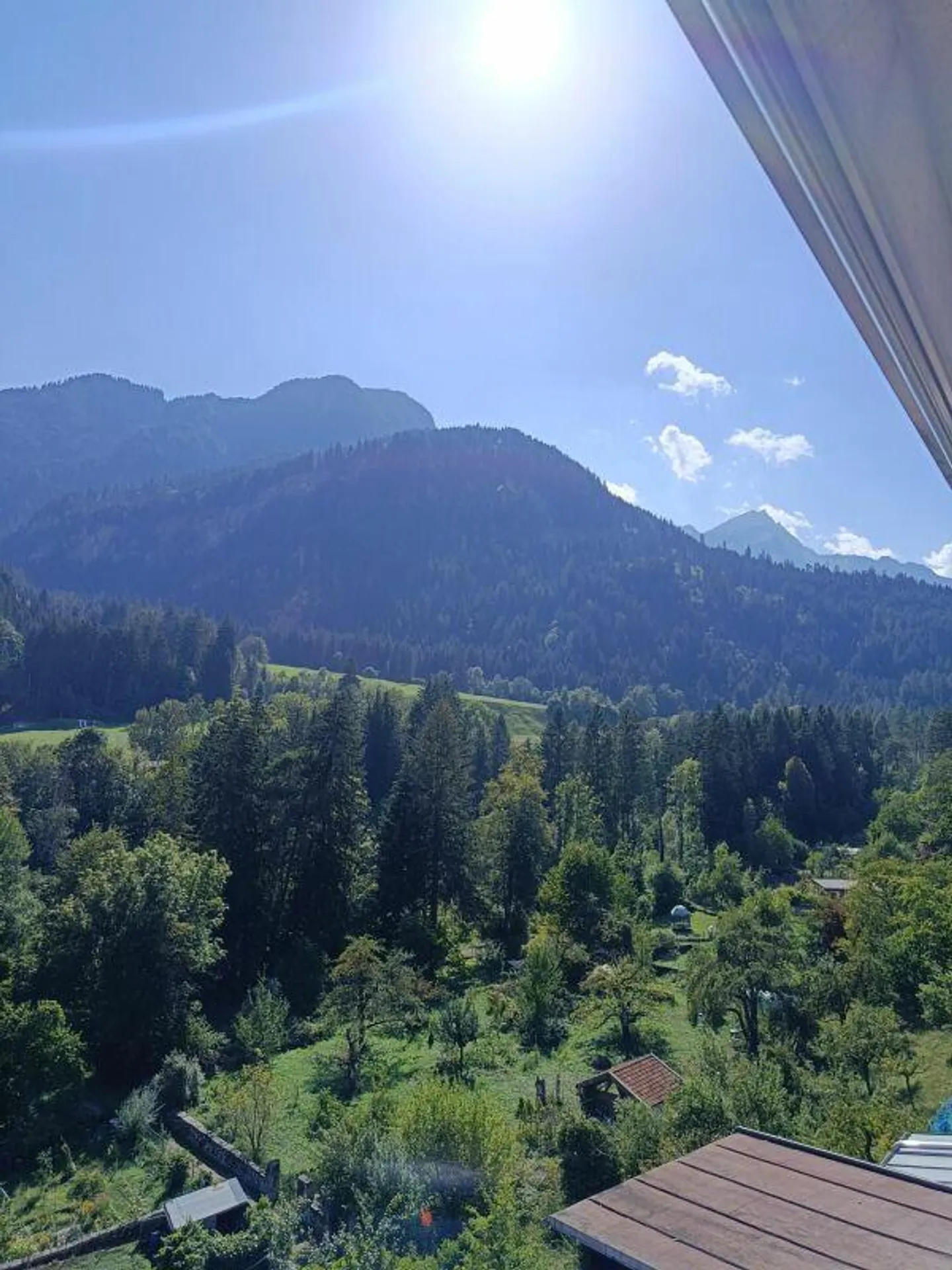Renovated 4.5-room apartment with south-facing balcony and view - Photo 1 of 7