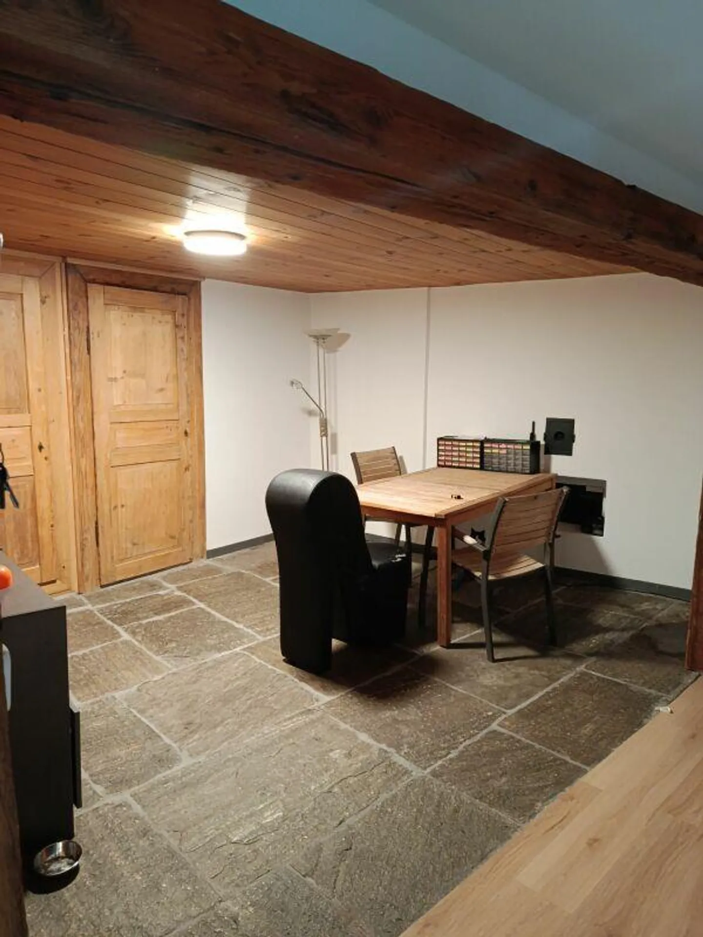 Renovated 4.5-room apartment with south-facing balcony and view - Photo 2 of 7