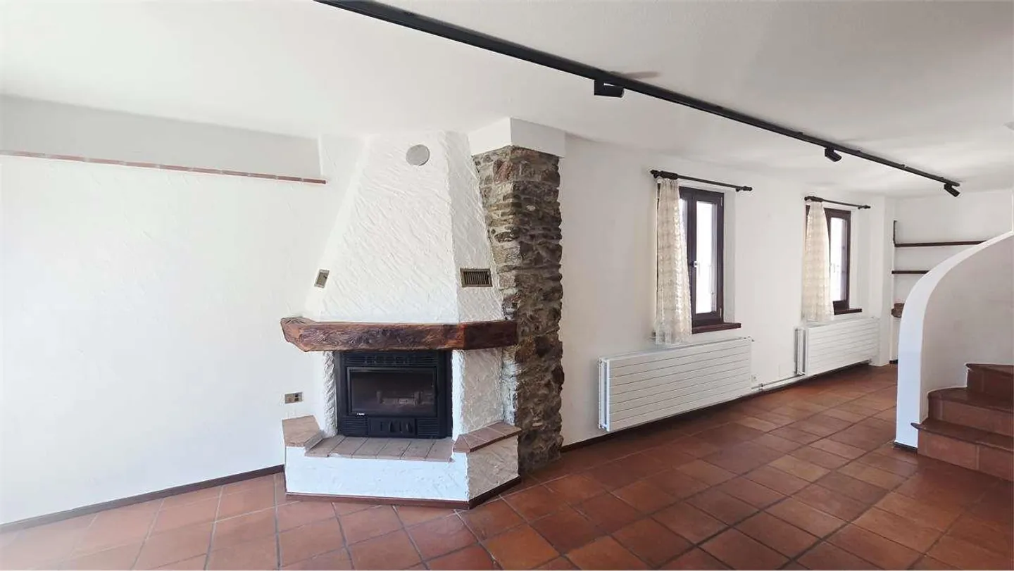 Nucleo di Vezia: renovated 3-level house with Ticinese charm - Photo 1 of 13