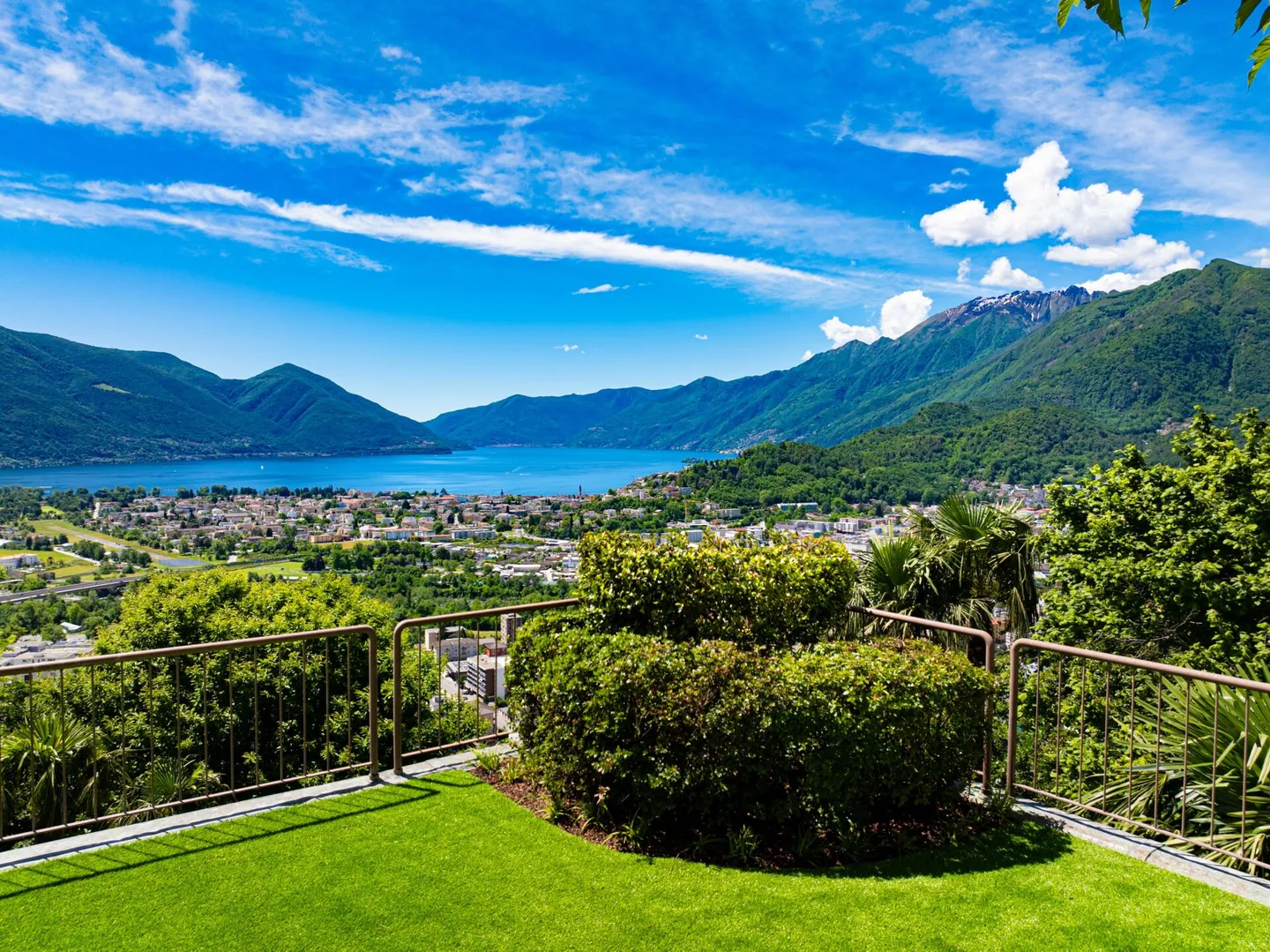 App. di 4.5 locali con giardino privato e spettacolare vista lago - Foto 7 di 8