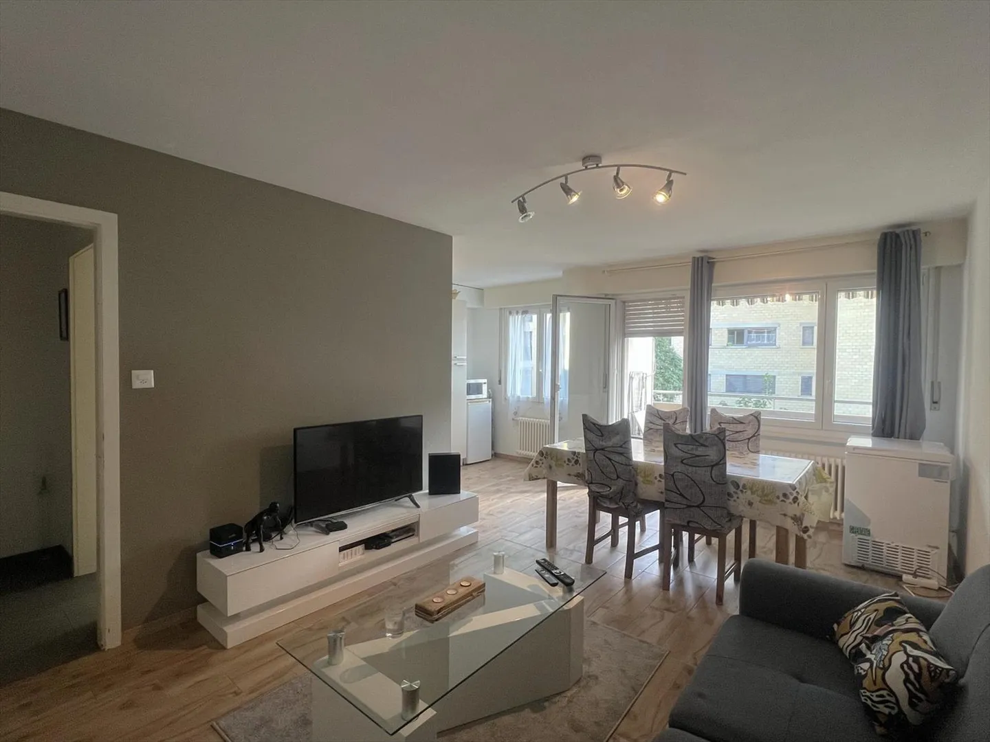 4.5 Room Apartment - Photo 1 of 7