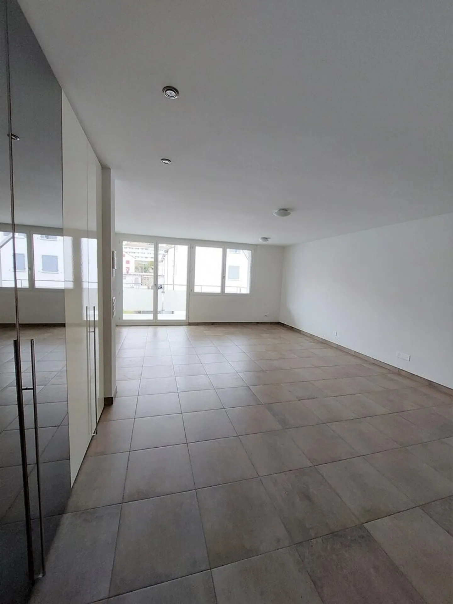 Luminoso appartamento 2.5 a Biel - Foto 2 di 5