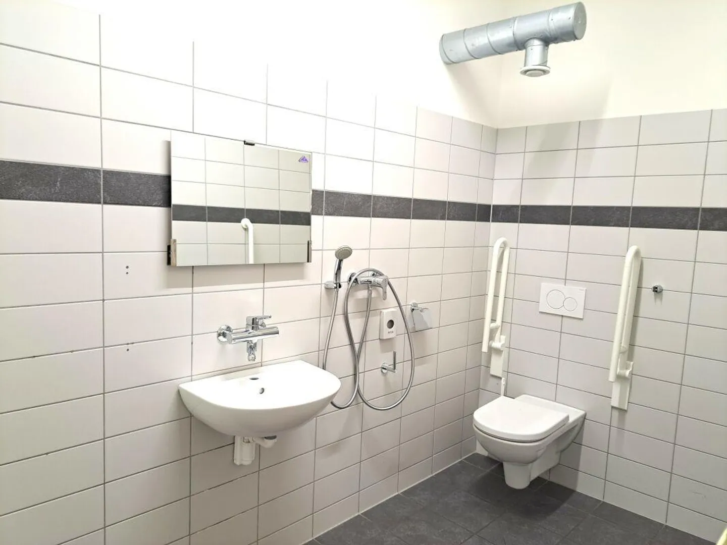 Gewerbefläche mit Rheinsicht - Foto 7 von 9