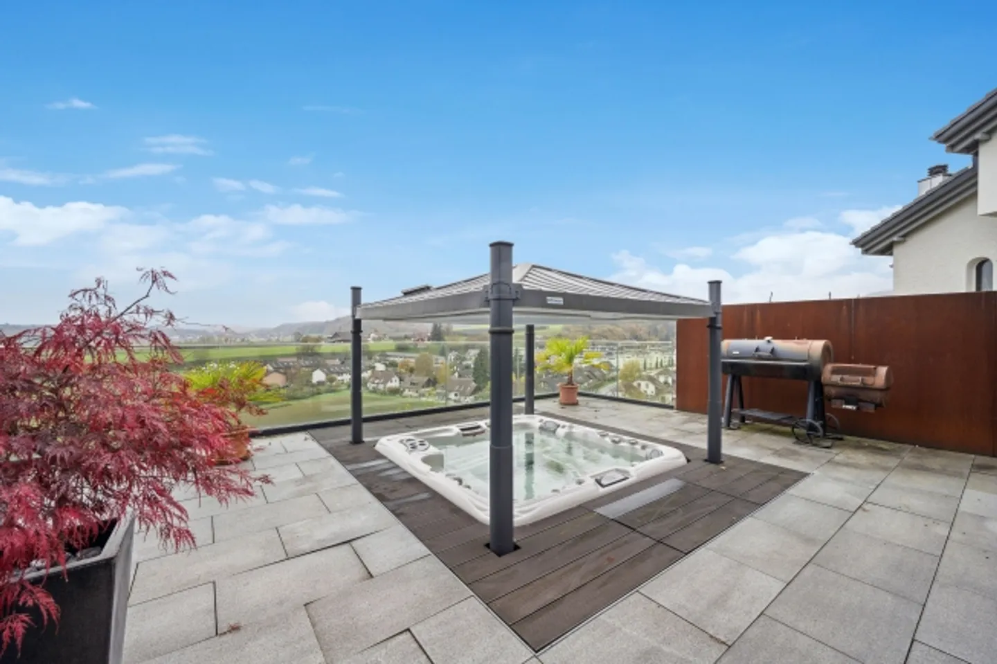 Vivere con vista: moderna casa di 8 stanze con appartamento - Foto 9 di 13