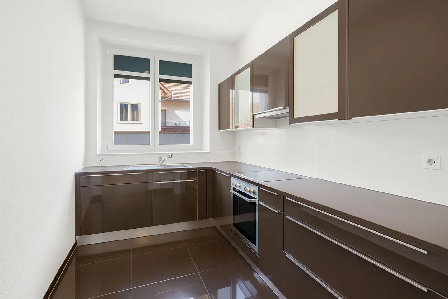 Appartement Rénové au Rez-de-Chaussée - Photo 1 sur 5