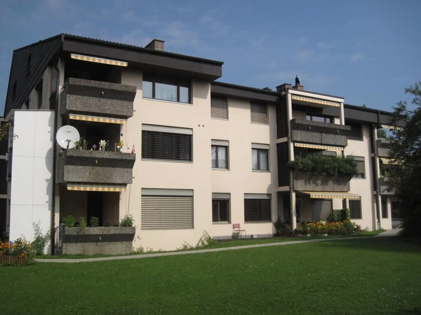 Living happiness for singles - Photo 1 of 6