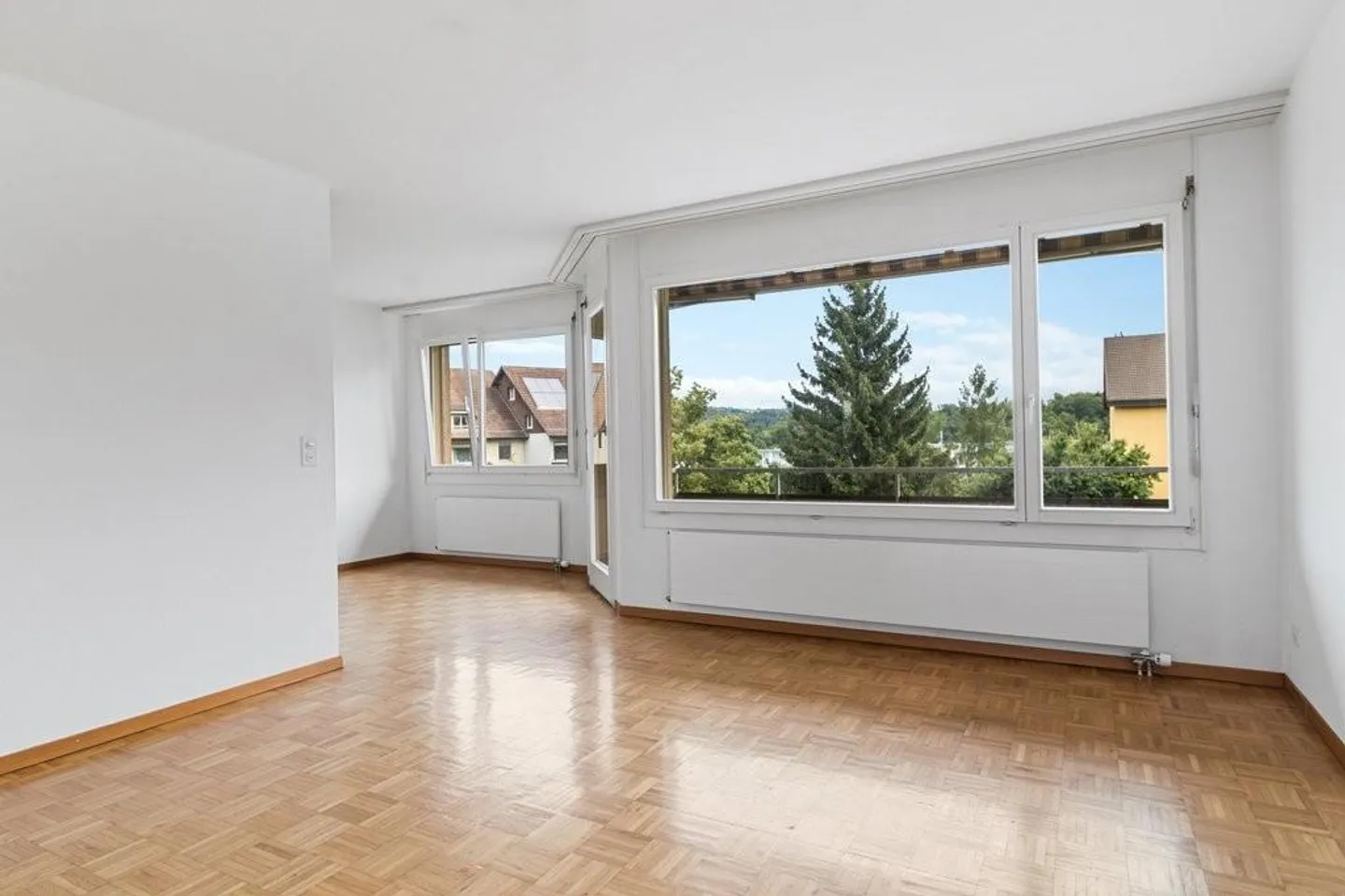 Cozy apartment seeks new tenant - Photo 2 of 8