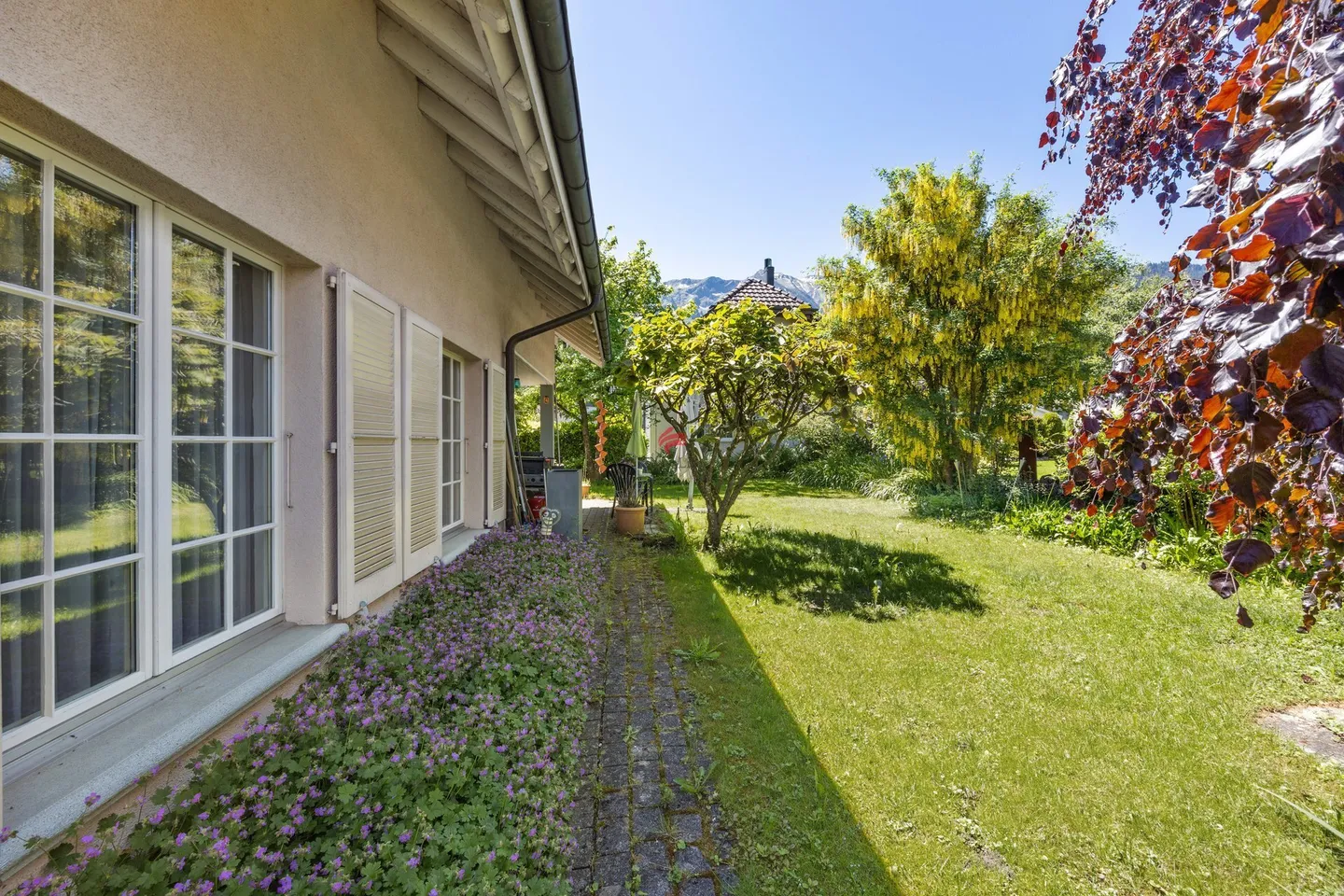 Tanto spazio con un giardino da sogno - Foto 8 di 11