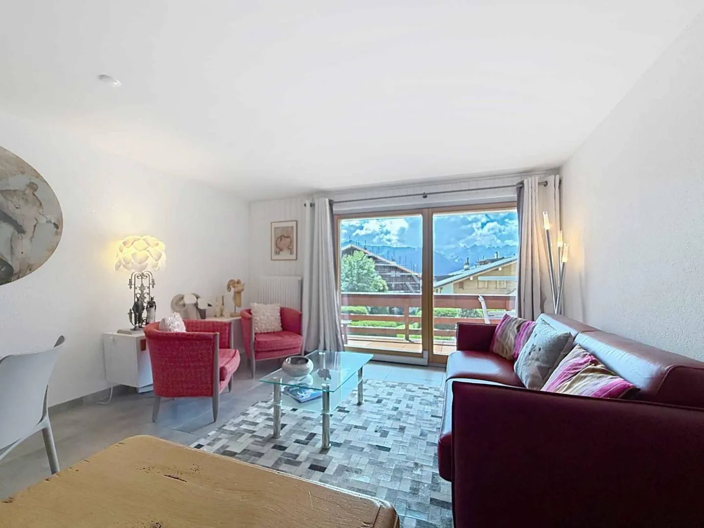 BRIGHT 2.5 ROOM APARTMENT IN A DESIRABLE LOCATION! - Photo 1 of 8