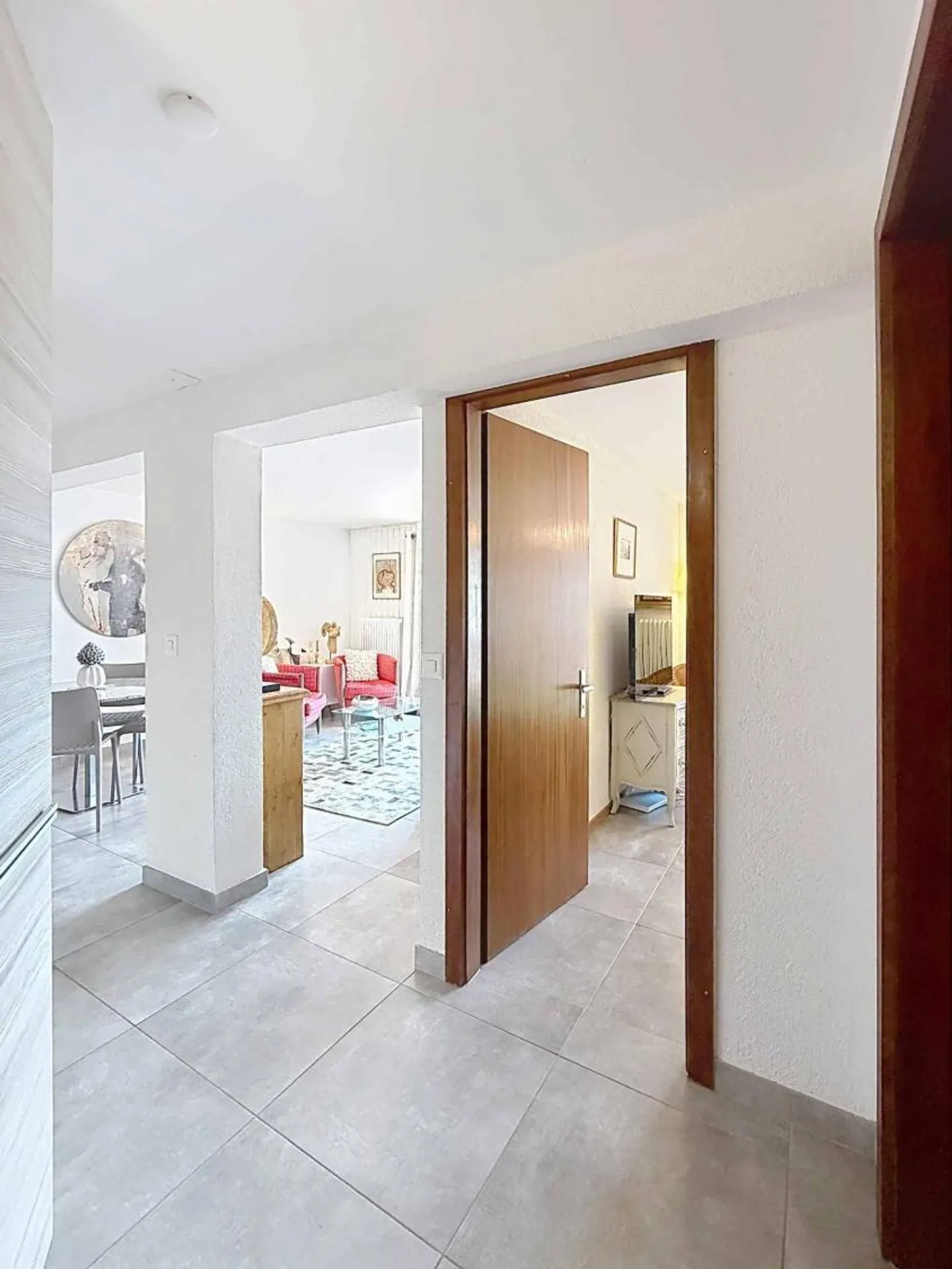 BRIGHT 2.5 ROOM APARTMENT IN A DESIRABLE LOCATION! - Photo 6 of 8