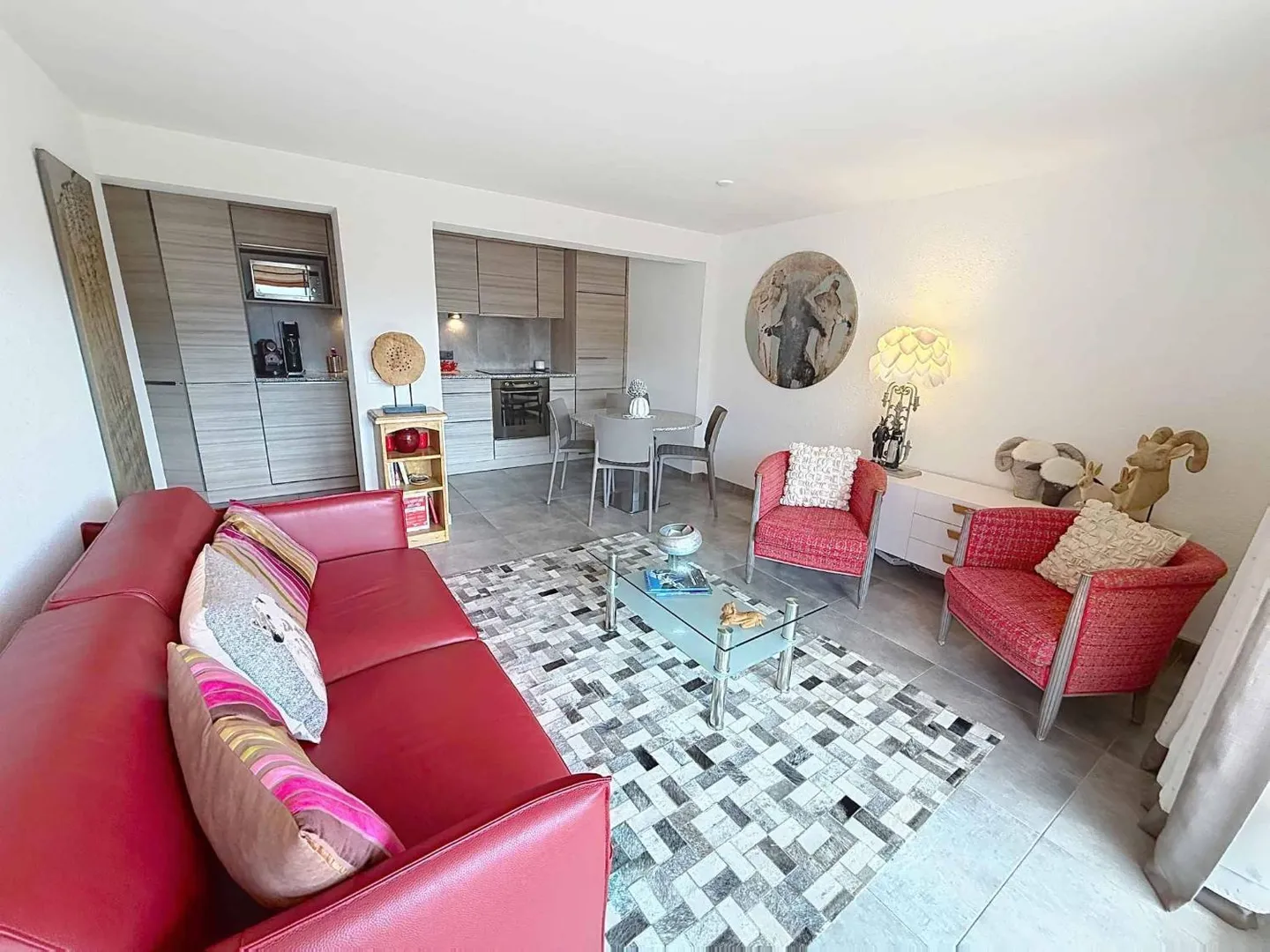 BRIGHT 2.5 ROOM APARTMENT IN A DESIRABLE LOCATION! - Photo 3 of 8