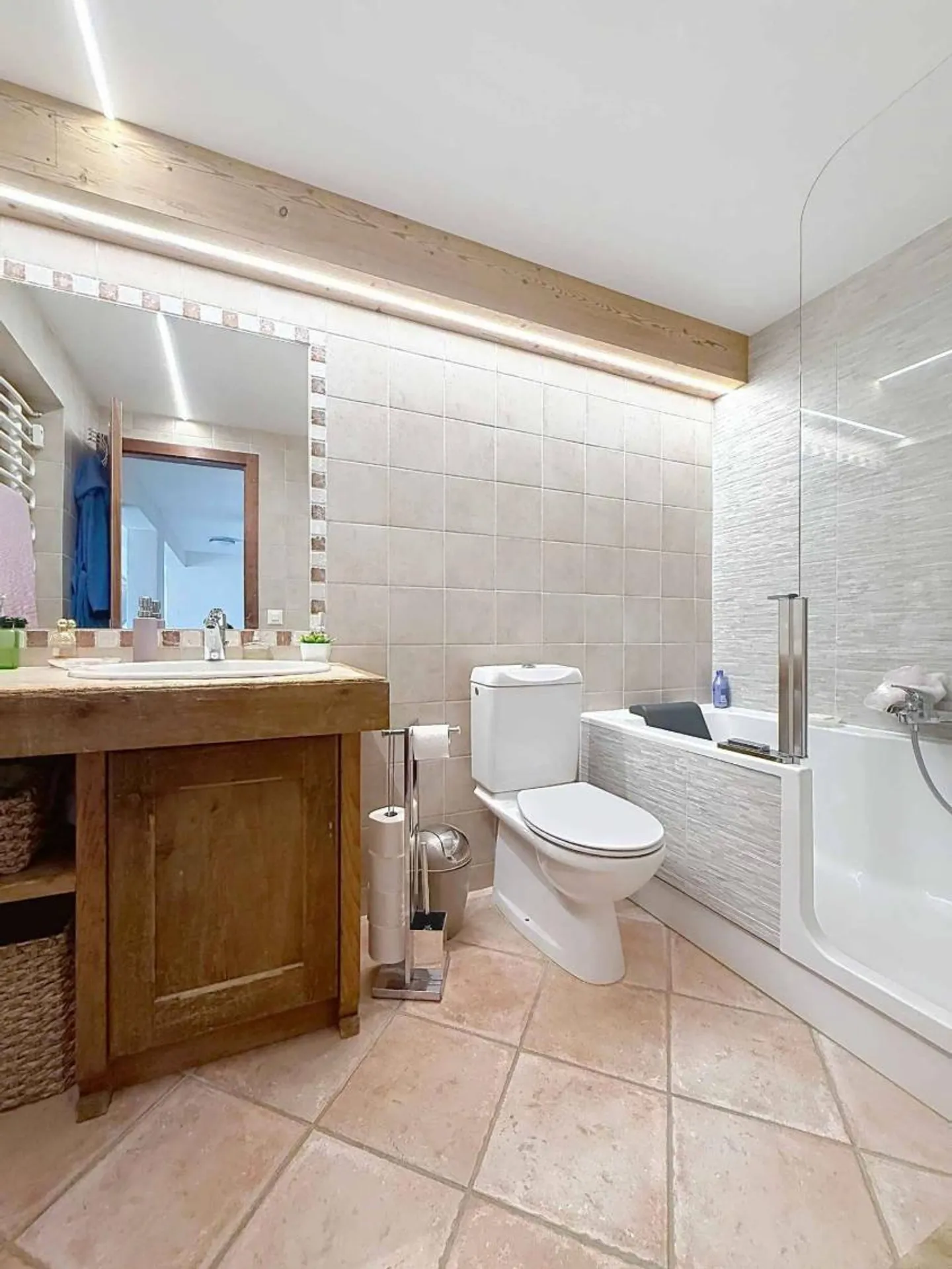 BRIGHT 2.5 ROOM APARTMENT IN A DESIRABLE LOCATION! - Photo 8 of 8