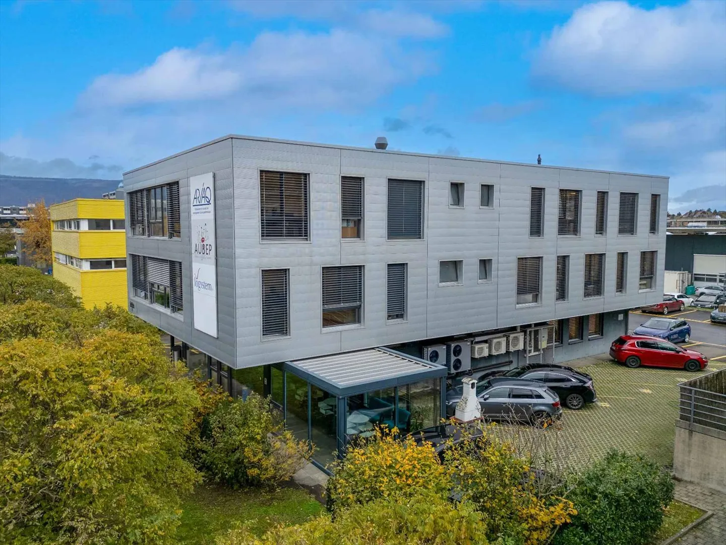 Two available spaces at Y-PARC: 41 m² and 47 m² - Photo 1 of 5