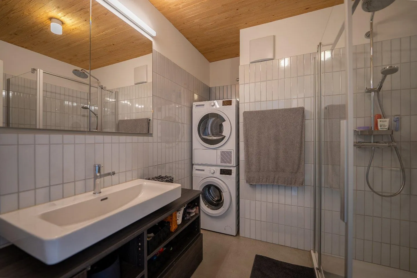 Modernes Apartment mit Seesicht - Foto 4 von 6