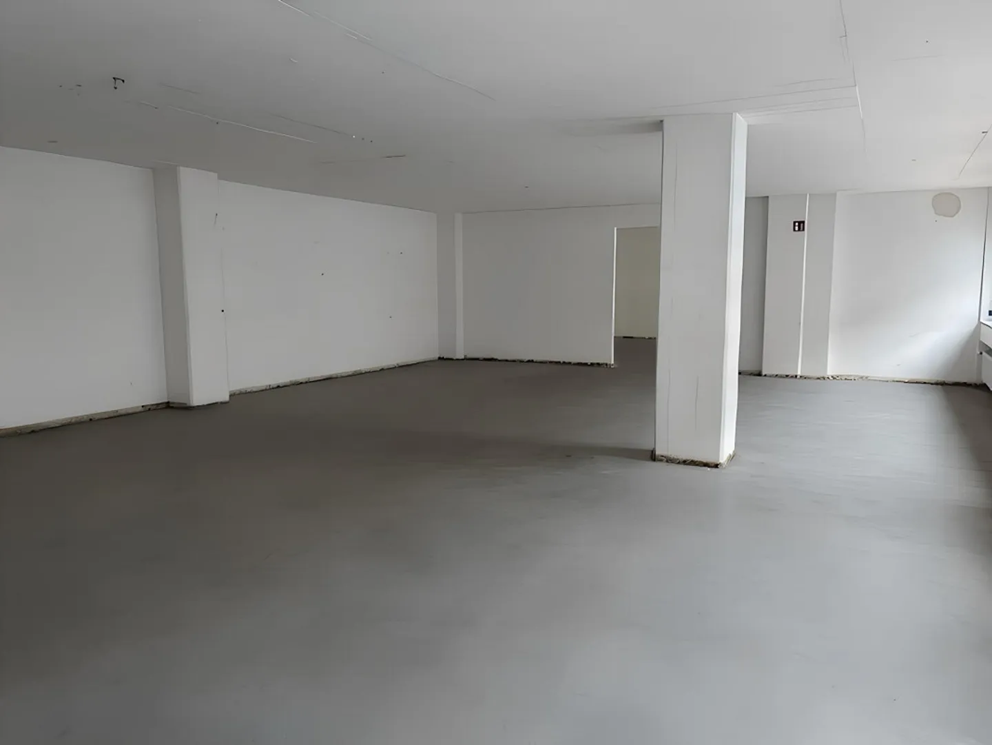 Commercial/Office approx. 200 m2 on the 2nd floor for rent in 8048 Zurich - Photo 2 of 3
