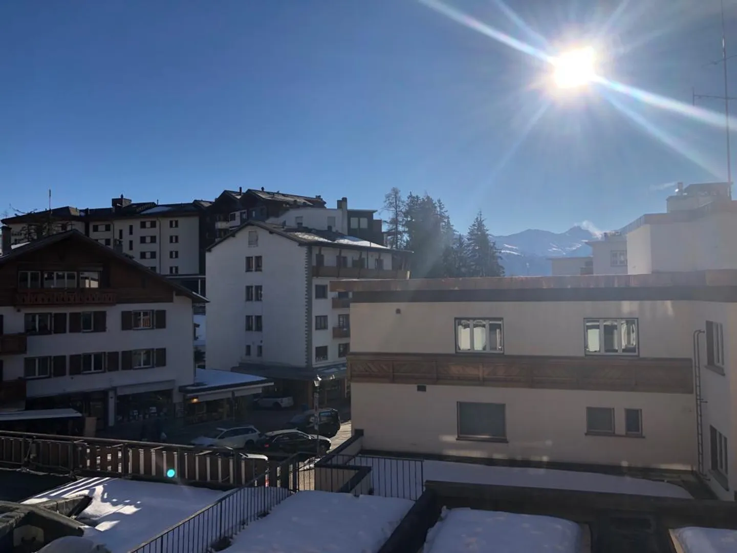 Geräumige 3.5-Zimmer-Wohnung direkt an den Pisten - Foto 1 von 13